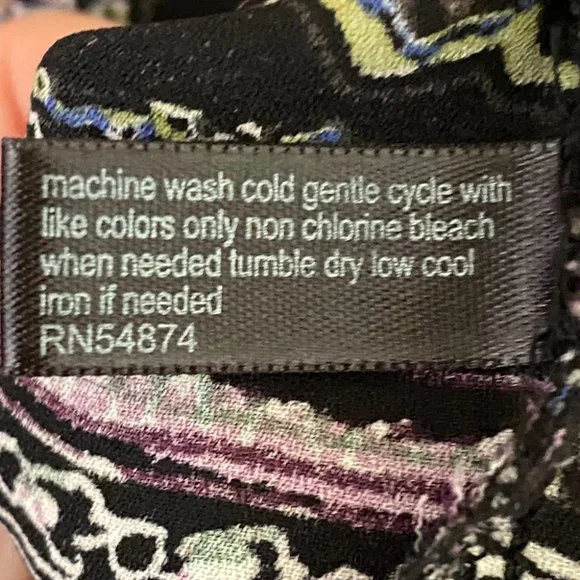 The Limited Long Sleeve Blouse Paisly Print Women's Size Medium V-Neck - Picture 6 of 6